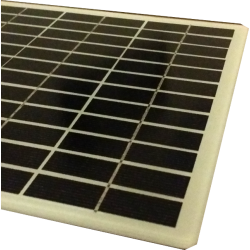 Modulo fotovoltaico personalizzato in vetro no cornice 36 celle sfondo bianco da 210X210mm 18V 6W di potenza bordi arrotondati
