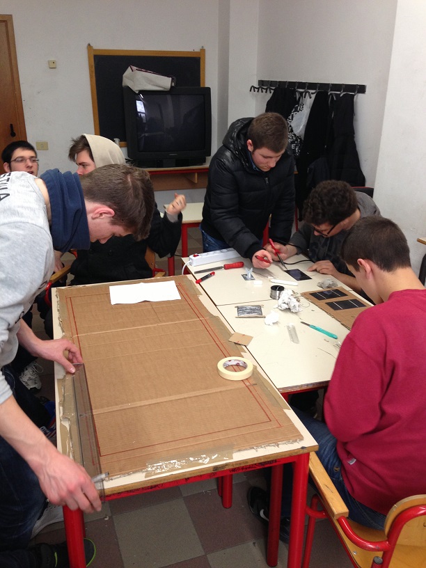 Istituto Checchi di Fucecchio, preparazione lavori per assemblaggio pannello kit fai da te MR WATT
