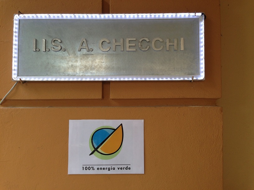 Istituto Checchi di Fucecchio, insegna luminosa led alimentata ad energia solare