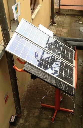 Istituto Checchi di Fucecchio, vecchio tecnigrafo utilizzato come base di appoggio per i pannelli fotovoltaici
